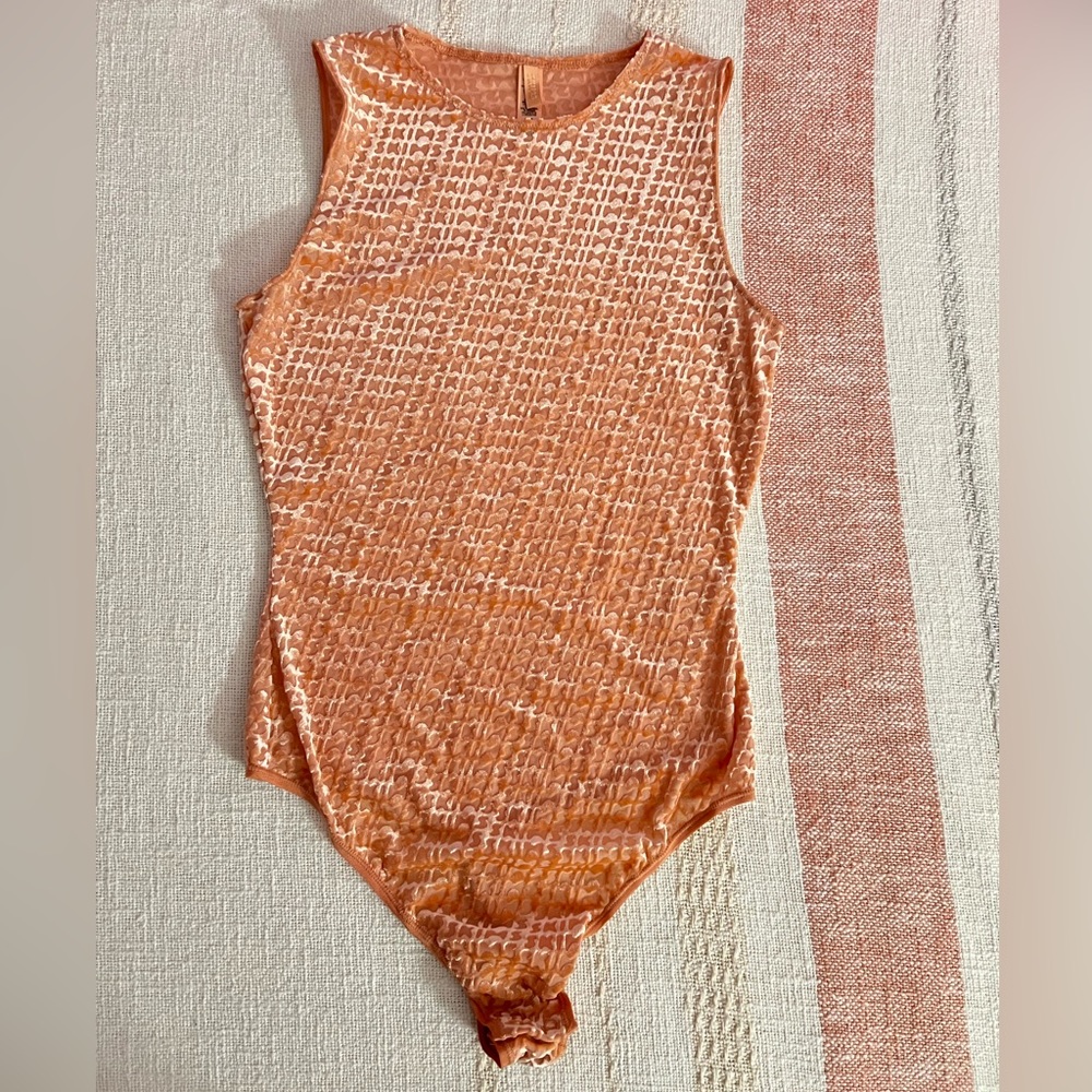 Skims sleeveless velvet mesh brand print peach body suit